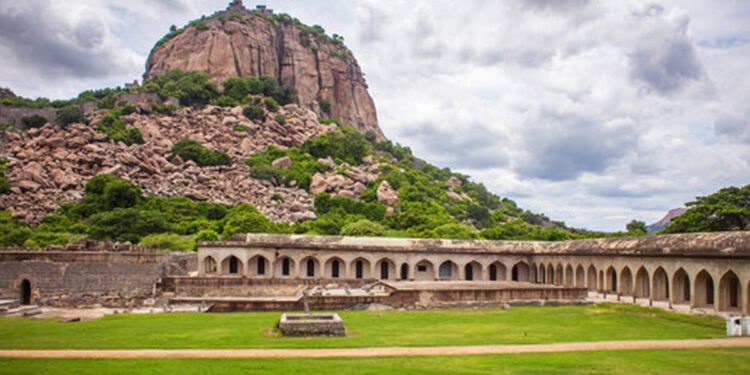 உலக பாரம்பரிய சின்னமாக செஞ்சிக் கோட்டை : யுனெஸ்கோ அங்கீகாரம் பெற்ற தமிழகத்தின் ஆறாவது பெருமை !