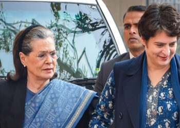 ‘அவரும் நானும்’ இரண்டாம் பாக நூல் வெளியீட்டு விழா : சோனியா, பிரியங்கா பங்கேற்பு மறுப்பு !