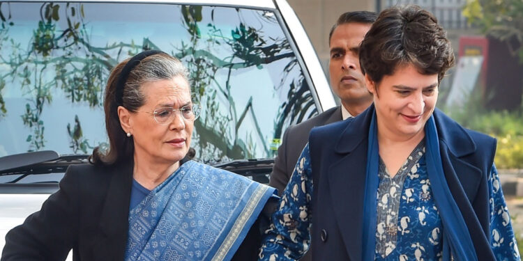 ‘அவரும் நானும்’ இரண்டாம் பாக நூல் வெளியீட்டு விழா : சோனியா, பிரியங்கா பங்கேற்பு மறுப்பு !