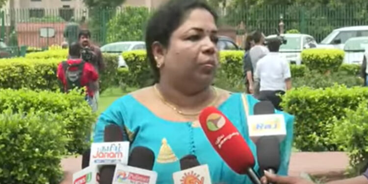 “நான் தான் ஜெயலலிதா மகள்” – கேரளப் பெண் சுனிதாவின் பரபரப்பு அறிக்கை !