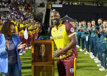 சொந்த மண்ணில் ஓய்வு : 4 சிக்சர்களுடன் சர்வதேச கிரிக்கெட்டுக்கு விடைதந்த ஆண்ட்ரே ரஸ்ஸல் !