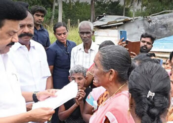 ‘உங்களுடன் ஸ்டாலின்’ திட்டத்தை தொடங்கி வைத்தார் முதல்வர் ஸ்டாலின் : மக்களிடம் நேரில் மனுக்களை பெற்றார் !