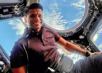 விண்வெளியில் விவசாயம் : வெந்தயம், பச்சைப்பயறு நாற்று வளர்த்து அசத்தும் இந்திய வீரர் சுக்லா