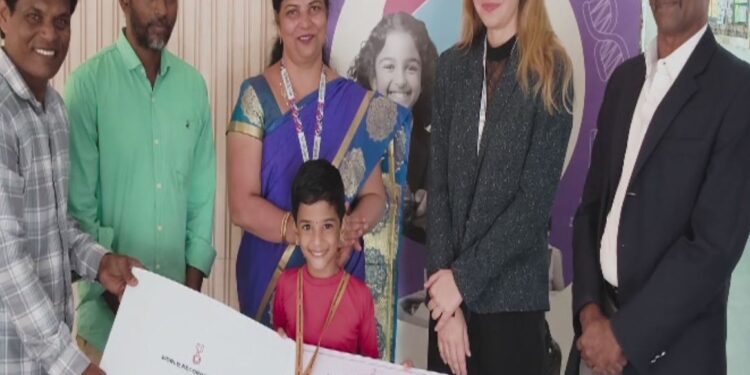 8 வயதிலேயே யோகா ஆசிரியை பட்டம் பெற்ற சிறுமி