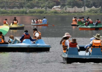 தொடர்விடுமுறை திணறும் கொடைக்கானல் சாலை..!