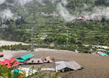 உத்தரகாண்டில் திடீர் மேகவெடிப்பு : 8 பேர் காணாமல் போன அதிர்ச்சி !