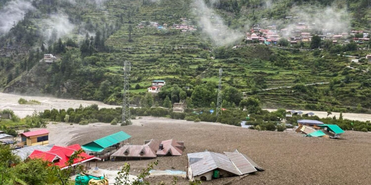 உத்தரகாண்டில் திடீர் மேகவெடிப்பு : 8 பேர் காணாமல் போன அதிர்ச்சி !