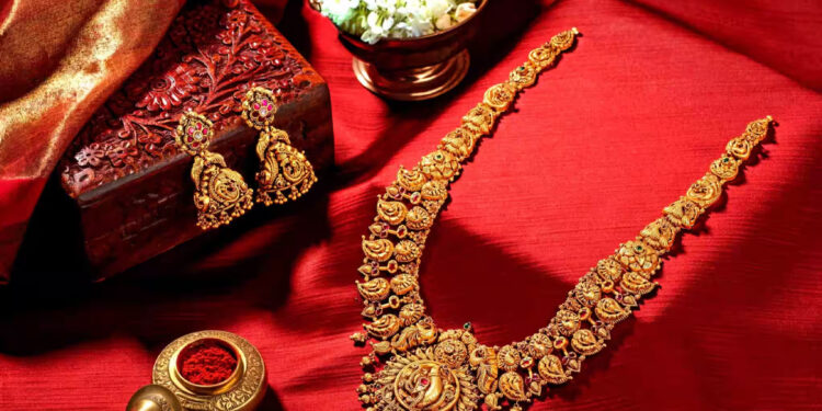 ஒரே நாளில் இரண்டு முறை உயர்ந்த தங்க விலை : சவரனுக்கு ரூ.1,040 உயர்வு