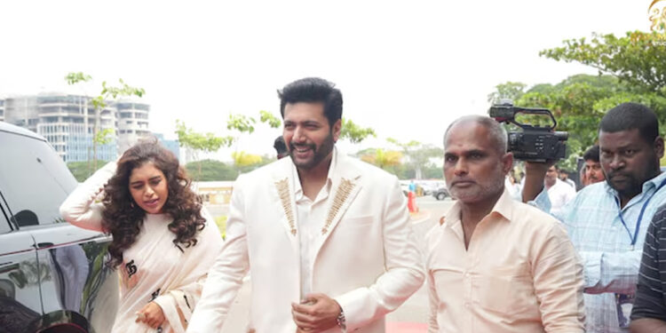 புதிய தொடக்கத்துக்கு கெனிஷாவுடன் ரவி மோகன் மாஸ் என்ட்ரி ! – வைரல் புகைப்படங்கள்