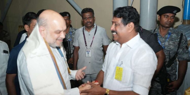 அமித்ஷா-க்கு தேநீர் விருந்து… யார் வீட்டில்..?