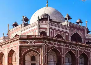 டில்லியில் ஹூமாயூன் கல்லறை குவிமாடம் இடிந்து விழுந்தது : 10 பேர் சிக்கி மீட்பு பணி தீவிரம்