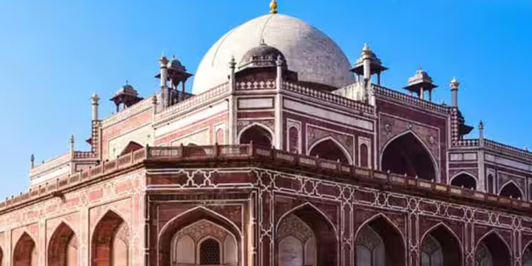 டில்லியில் ஹூமாயூன் கல்லறை குவிமாடம் இடிந்து விழுந்தது : 10 பேர் சிக்கி மீட்பு பணி தீவிரம்