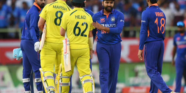 இந்தியா – ஆஸ்திரேலியா ஒருநாள் தொடர் : 50 நாட்களுக்கு முன்னரே டிக்கெட்டுகள் விற்றுத் தீர்வு !