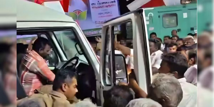 துறையூரில் 108 ஆம்புலன்ஸ் ஊழியர்கள் மீது தாக்குதல் : அதிமுக நிர்வாகிகள் உள்பட 14 பேருக்கு எதிராக வழக்கு