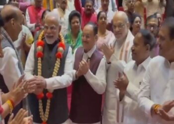 கவலை வேண்டாம் அந்த கடவுளே நம்முடன் தான்-மோடி பேச்சு