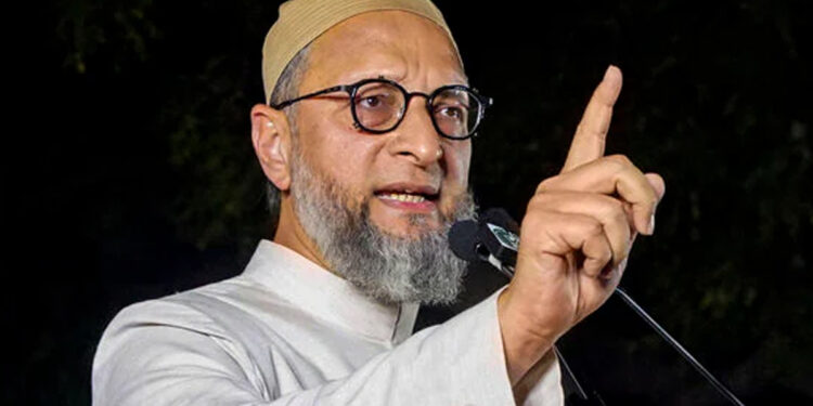 கண்ணியத்தின் எல்லையைத் தாண்டினால் அது தவறு : மோடி, தாயார் குறித்து அவதூறு பேச்சுக்கு ஓவைசி கண்டனம்