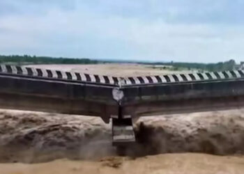 ஜம்மு காஷ்மீரில் மழையால் 4 பேர் பலி : வீடுகள் இடிந்து சாலைகள் துண்டிப்பு