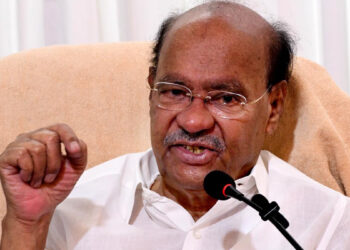 உலகத்தில் தந்தையையே வேவு பார்த்த ஒரே மகன் : அன்புமணிக்கு எதிராக குற்றச்சாட்டு !