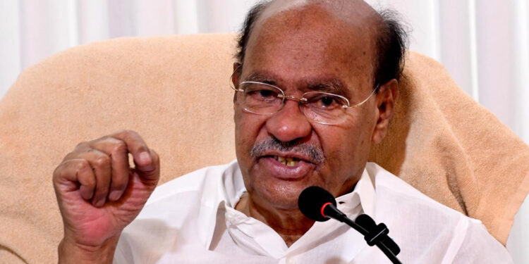 உலகத்தில் தந்தையையே வேவு பார்த்த ஒரே மகன் : அன்புமணிக்கு எதிராக குற்றச்சாட்டு !