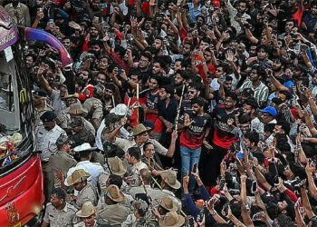 ரசிகர்கள் உயிரிழப்பு : உருக்கமான அறிக்கையுடன் நிதியுதவியை உயர்த்திய RCB