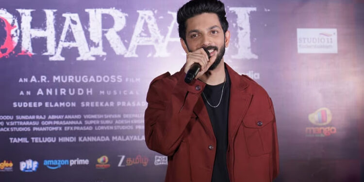 ”நானே ஃபீல்ட் அவுட் ஆனாலும்..” அனிருத் உரையால் கண்கலங்கிய சிவகார்த்திகேயன் !