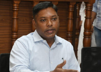 திருவள்ளூர் எம்.பி. சசிகாந்த் செந்தில் காலவரையற்ற உண்ணாவிரதப் போராட்டம் தொடக்கம்