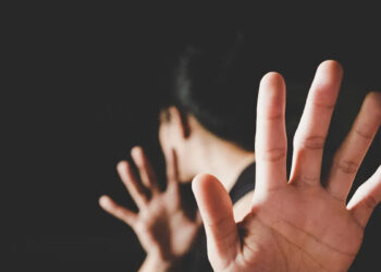 இளம்பெண்ணிடம் பாலியல் அத்துமீறல் : உயர்நீதிமன்ற வழக்கறிஞர் கைது