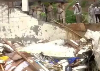 சுவர் இடிந்து 7 பேர் பலி – டில்லியில் துயரம்