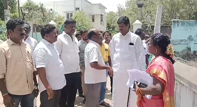 வாய்க்கால் தூர்வாரும் பணியை விழுப்புரம் சட்டமன்ற உறுப்பினர் Dr.லட்சுமணன் ஆய்வு