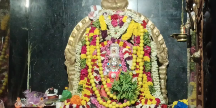 தரங்கம்பாடி பொன்செய் கிராமத்தில் உள்ள ஆலடி மாரியம்மன் கோவில் தீமிதி திருவிழா