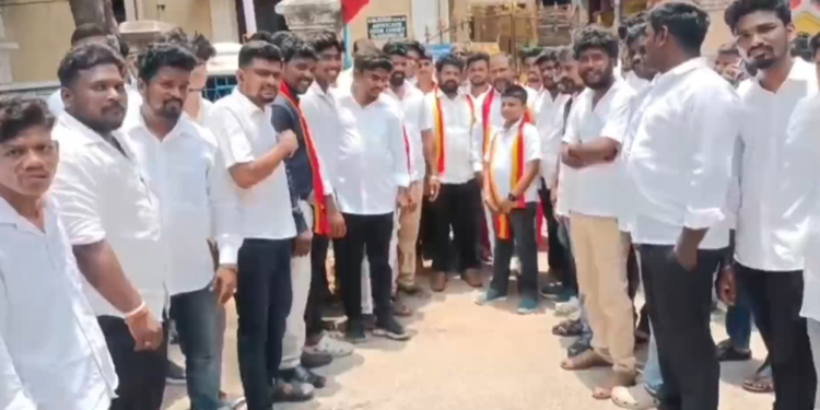 தமிழக வெற்றிக்கழக கட்சியில் இணைந்து 10க்கும் மேற்பட்ட இடங்களில்T.V.Kகட்சியின் கொடியேற்றினர்