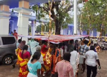 பூம்புகாரில் பலத்த மழை. வன்னியர் மகளிர் பெருவிழா மாநாட்டில் பொதுமக்கள்  செல்ல முடியாமல் தவிப்பு