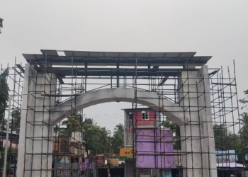 நேற்றிரவு பலத்த காற்றுடன் பெய்த மழையில் ரயில் நிலைய நுழைவுவாயில் GRC. சீட் விழுந்தது அதிர்ச்சி