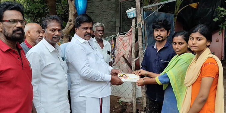 கடந்த 2தினங்களாக பெய்த மழையின் காரணமாக சுதாகர் என்பவரது கூரை வீட்டின் சுவர் இடிந்து சேதம்