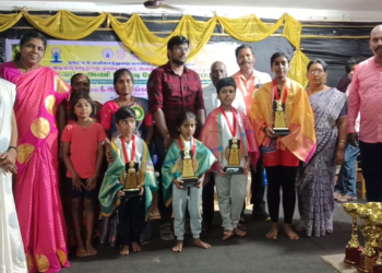 மயிலாடுதுறையில் கடினமான யோகசனங்களில் மாணவ-மாணவிகள் உலக சாதனை