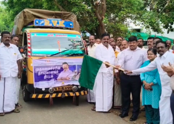 தரங்கம்பாடி தாலுக்கா கீழையூர் ஊராட்சி பகுதிகளில் மாவட்ட ஆட்சியர் ஸ்ரீகாந்த் &MLAபன்னீர்செல்வம் நடமாடும் வாகனத்தை தொடங்கி வைத்தனர்