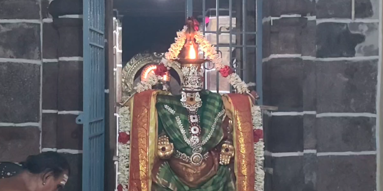 தான்தோன்றீஸ்வரர் ஆலயத்தில் ஆடி செவ்வாய் கிழமையை முன்னிட்டு உலக நன்மை வேண்டி திருவிளக்கு பூஜை