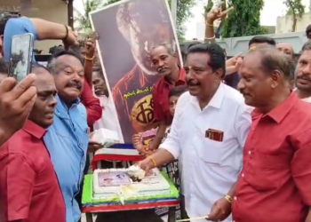 நாகர்கோவில் திரையரங்கில் ரசிகர்கள் மேளதாளங்கள் முழங்க கோலாகலமாக  கொண்டாட்டம்