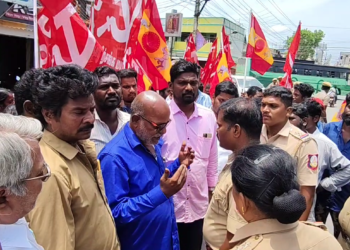 மயிலாடுதுறையில் தூய்மை பணியாளர்கள் எல்.டி.யு.சி. சங்கத்தினர் பேரணியாக சென்று ஆர்ப்பாட்டம்.