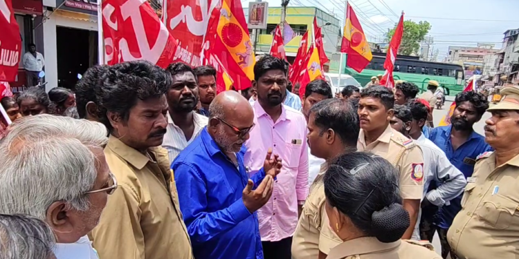 மயிலாடுதுறையில் தூய்மை பணியாளர்கள் எல்.டி.யு.சி. சங்கத்தினர் பேரணியாக சென்று ஆர்ப்பாட்டம்.