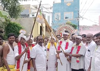 விழுப்புரம் வி.மருதூர் ஸ்ரீ வேணுகோபால சுவாமி கோவிலில் கிருஷ்ண ஜெயந்தியை முன்னிட்டு உறியடி நிகழ்ச்சி
