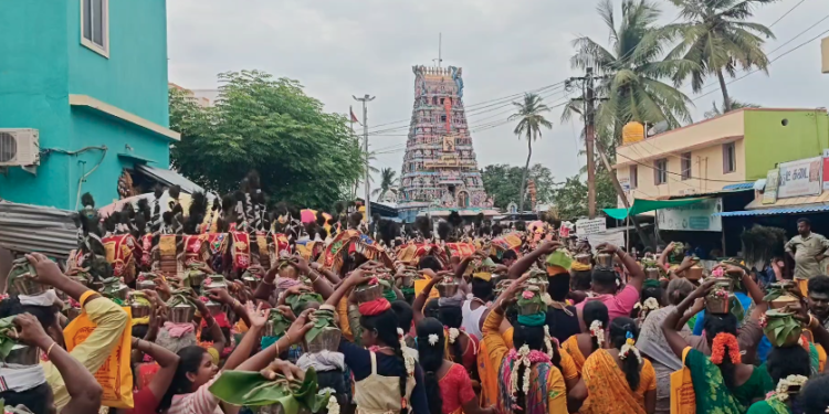 சிறுவாபுரி முருகன் கோவிலில் ஆடி கிருத்திகையை முன்னிட்டு காவடி எடுத்து வந்தும் நேர்த்திக்கடன்