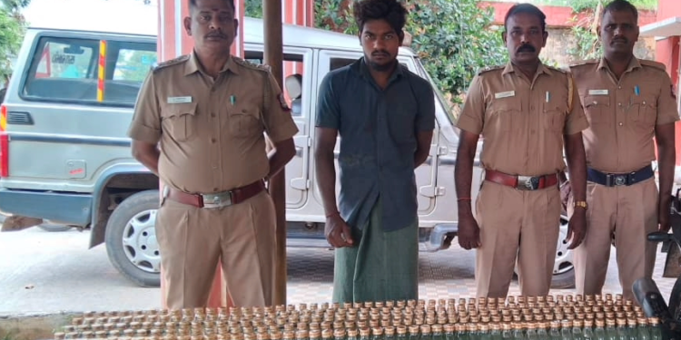 சட்ட விரோத மது கடத்தல்&விற்பனையை தடுக்கும் வகையில் போலீஸார் தீவிர வாகன சோதனை & கண்காணிப்பு பணி