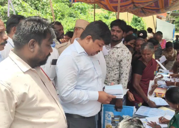 மன்னம்பந்தல் &மணல்மேடு பேரூராட்சியில் உங்களுடன் ஸ்டாலின் முகாமில் பொதுமக்கள் மனு