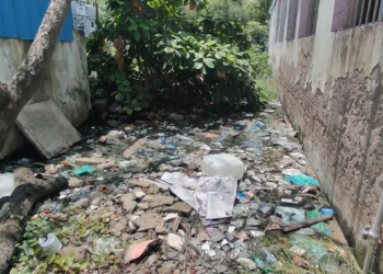 அரசு மருத்துவமனை வளாகத்தில் இரண்டு வருட காலமாக தேங்கிநிற்கும் கழிவுநீரால் சுகாதார சீர்கேடு