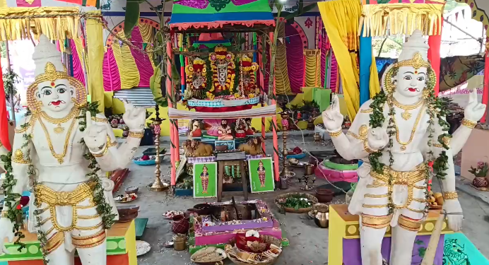 தருமபுரம் ஆதீனம் முன்னிலையில் வேல் வடிவில் அமைக்கப்பட்ட சமேத ஸ்ரீ வேல்முருகன் ஆலய மகா கும்பாபிஷேகம்