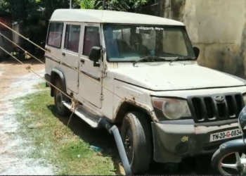 உங்களுடன்   ஸ்டாலின் முகாமிற்காக அமைக்கப்பட்ட பந்தலை பழுதடைந்த வாகனத்தில் கயிறு கட்டி நிறுத்திய அவலம்