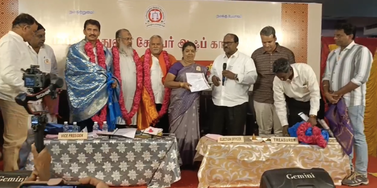 நாய்களின் இனப்பெருக்கத்தை கட்டுப்படுத்த நகராட்சி நிர்வாகம் நடவடிக்கை எடுக்க வலியுறுத்தி தீர்மானம்