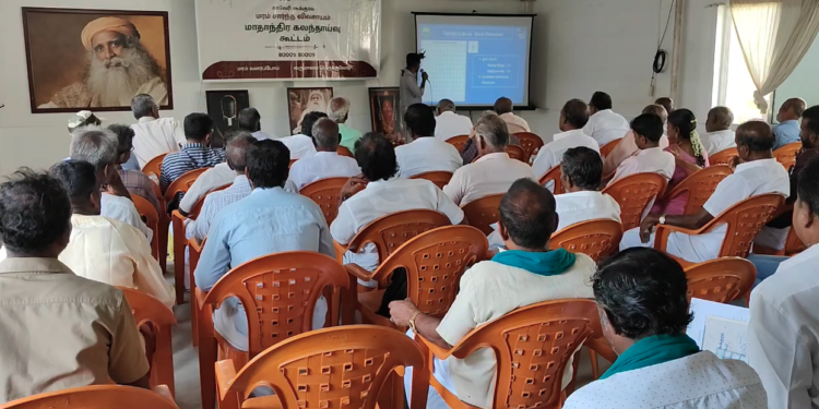 மரக்கன்று சாகுபடி குறித்து இயற்கை விவசாயிகளுக்கு பயிற்சி