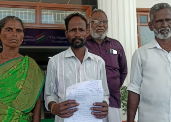 வீடு கட்டப்படாததால் ரூ.72,244-ஐ திரும்ப செலுத்துமாறு வந்த கடிதத்தால் அதிர்ச்சியடைந்த பயனாளி மாவட்ட ஆட்சியரிடம் புகார்